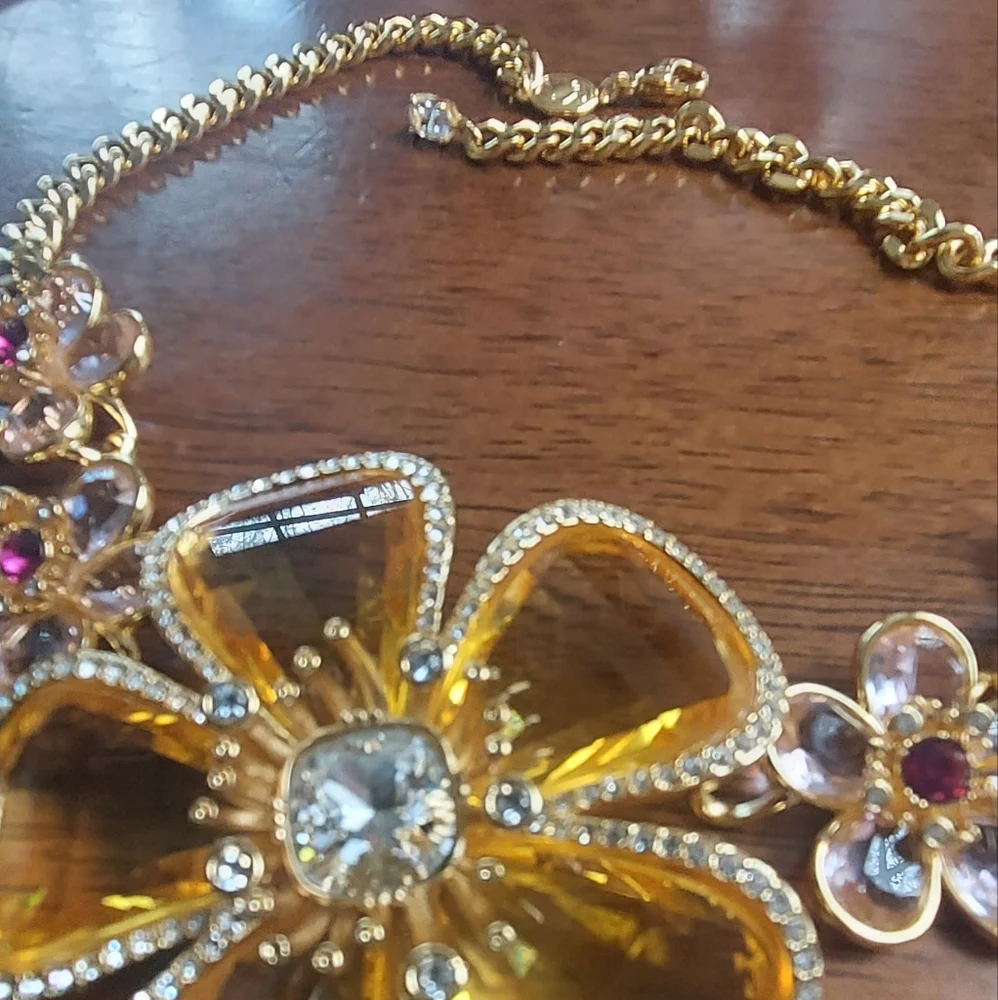 🌹 NWT Idyllia chokerFlower, Multicolored, Gold-tone plated